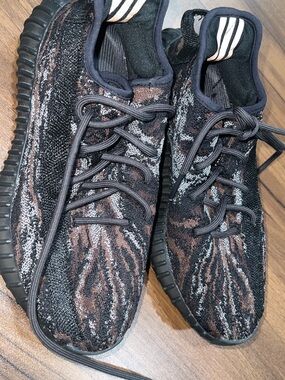 YEEZY BOOST 350 V2 'MX
ROCK'